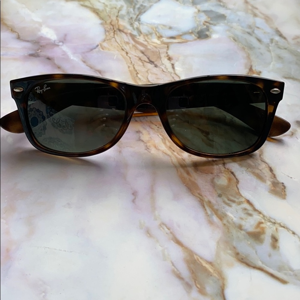 RAY-BAN NEW WAYFARER SUNGLASSES